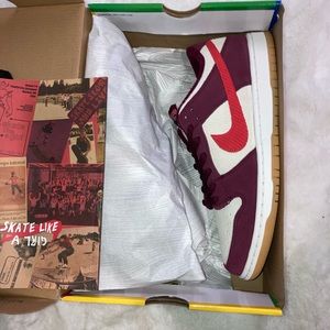 Nike sb dunk skate like a girl